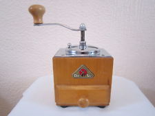 Vintage de ve coffee grinder.