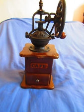 SODIAL 147014 Antique Manual Coffee Grinder - Brown